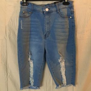 FASHION NOVA | Kassidy Distressed Bermuda Shorts - Light Wash Size: 9/10